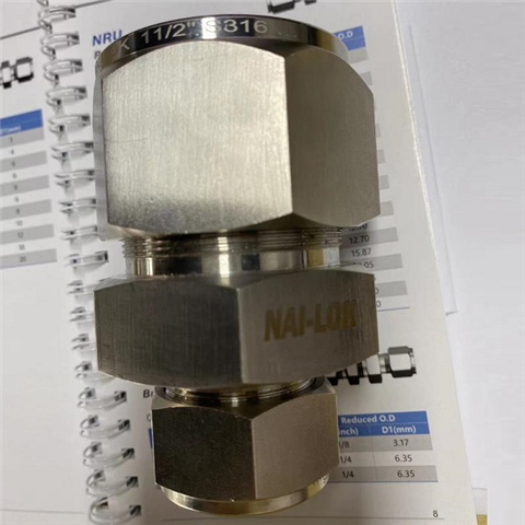 NIALOK Double Ferrule Compression Tube Fittings Stainless Steel 316 Reducing Union 1 1/2 in. x 1 in. Tube OD